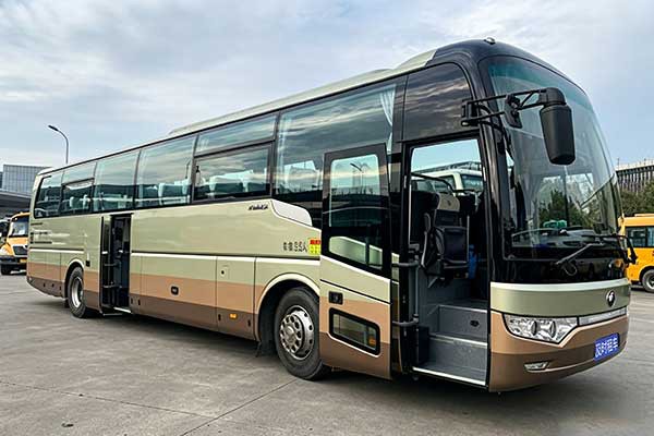 大巴车50座
