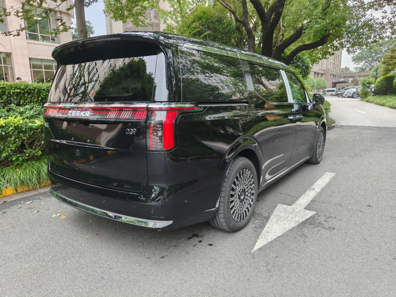 极氪009